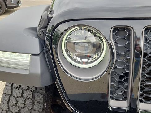 Used 2022 Jeep Gladiator Mojave w/ LED Lighting Group AWD/4WD image 9