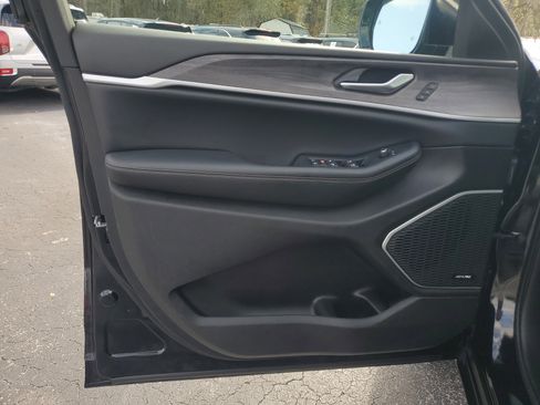 Used 2023 Jeep Grand Cherokee 4WD 4xe image 16