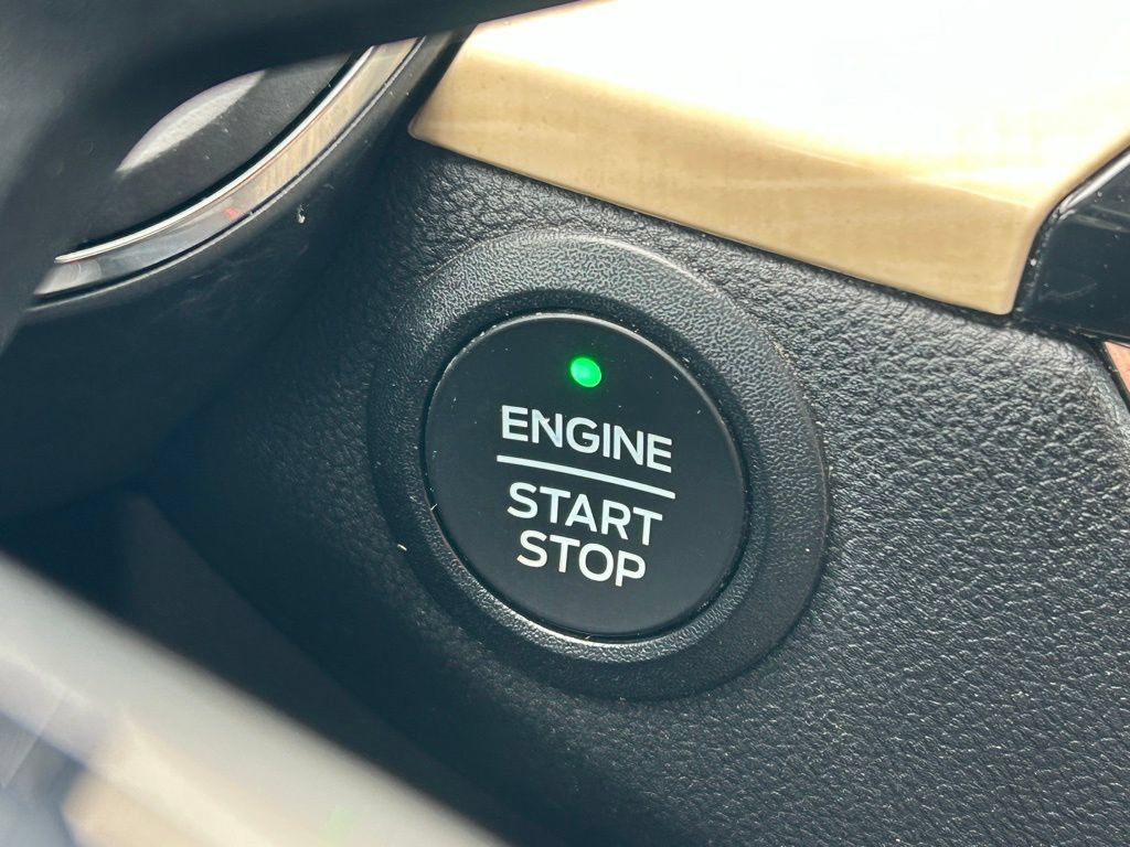 Used 2022 Ford Escape Titanium w/ Titanium Elite Package AWD/4WD image 19