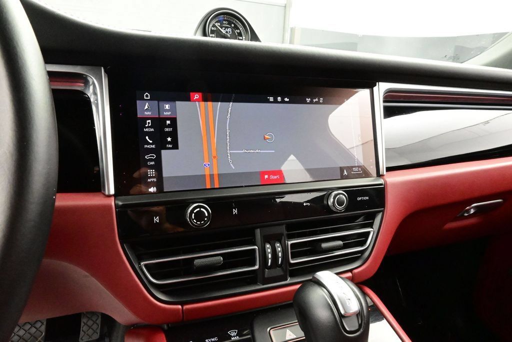 Certified 2023 Porsche Macan S AWD/4WD image 10