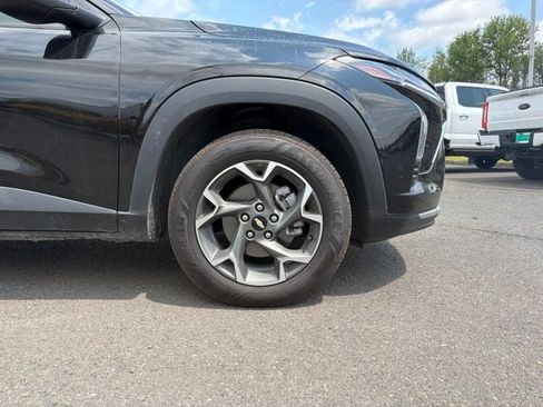 Used 2024 Chevrolet Trax LT FWD image 4