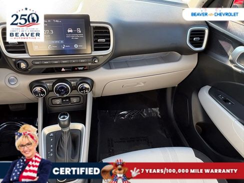Used 2025 Hyundai Venue SEL FWD image 17