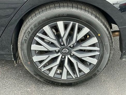 Used 2025 Nissan Altima 2.5 SV FWD image 11