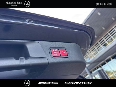Used 2022 Mercedes-Benz GLB 250 4MATIC image 8
