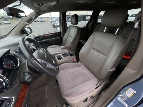 Used 2013 Chrysler Town & Country Touring image 20