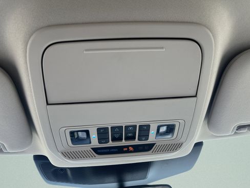 Used 2023 Ford Explorer XLT AWD/4WD image 20