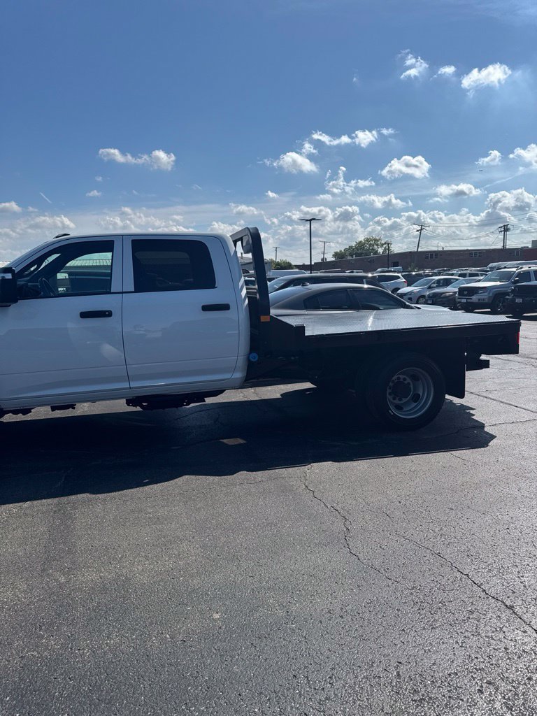 Used 2024 RAM 5500 Tradesman w/ Chrome Appearance Group AWD/4WD image 4