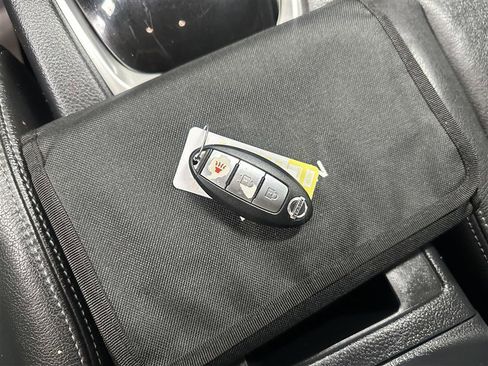 Used 2016 Nissan Rogue SV AWD/4WD image 23