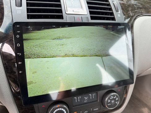 Used 2009 Cadillac DTS w/ Trunk Convenience Package image 29