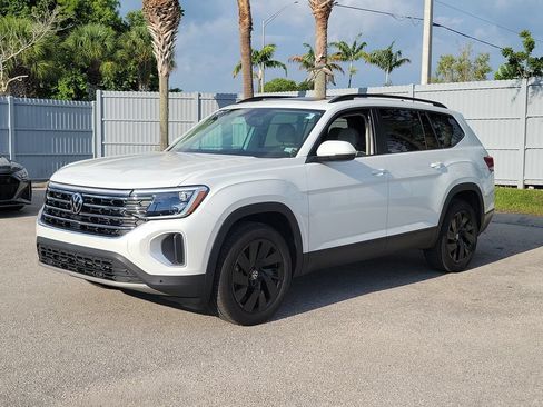 Certified 2026 Volkswagen Atlas SE FWD image 8