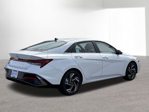 New 2026 Hyundai Elantra SE w/ Cargo Package FWD image 4