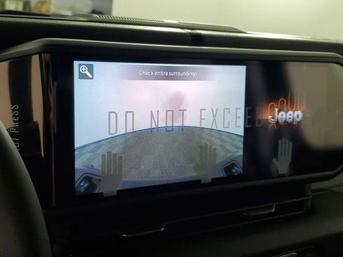 New 2025 Jeep Gladiator Willys image 17