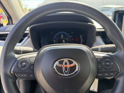 Used 2026 Toyota Corolla Cross L image 11