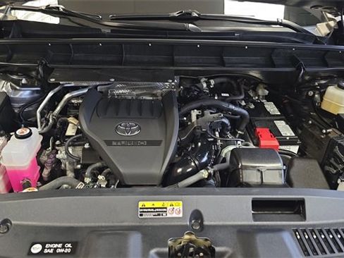 Used 2023 Toyota Highlander L image 24