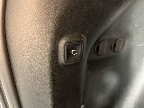 Used 2022 Jeep Cherokee Trailhawk w/ Comfort/Convenience Group AWD/4WD image 51