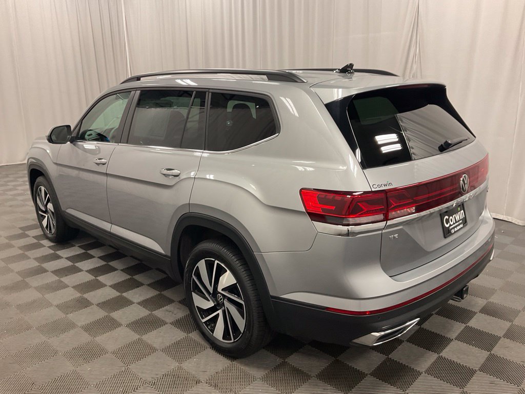Used 2025 Volkswagen Atlas SE AWD/4WD image 8