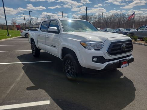 Certified 2023 Toyota Tacoma SR5 image 3