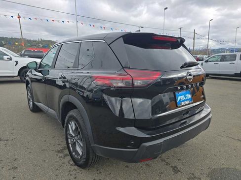 Used 2024 Nissan Rogue S image 3