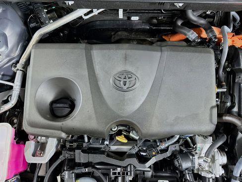 Used 2025 Toyota RAV4 XLE image 32