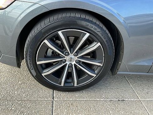 Used 2021 Volvo S60 T5 Momentum w/ Climate Package image 13