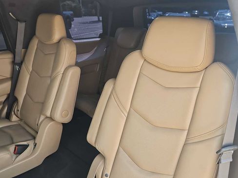 Used 2020 Cadillac Escalade Platinum AWD/4WD image 26