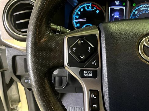Used 2019 Toyota Tacoma SR5 image 12