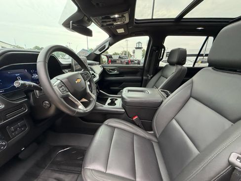 Used 2024 Chevrolet Tahoe LT w/ Luxury Package AWD/4WD image 4