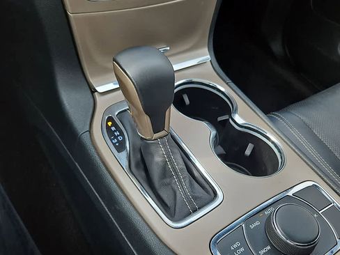 Used 2017 Jeep Grand Cherokee Limited w/ Luxury Group II AWD/4WD image 14