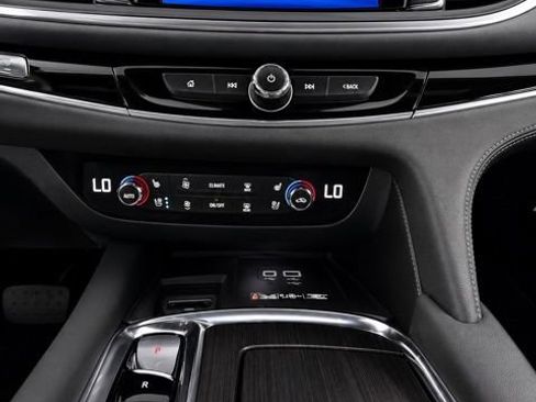 Used 2023 Buick Enclave Avenir w/ Avenir Technology Package AWD/4WD image 28