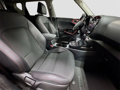 Used 2023 Kia Soul GT-Line image 31