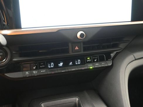 Used 2023 Toyota Crown AWD/4WD image 18