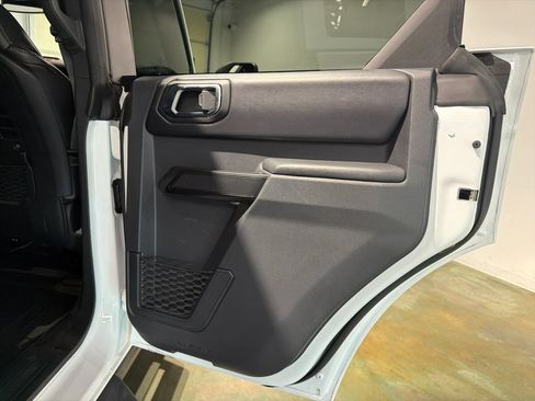 Used 2025 Ford Bronco Badlands image 28