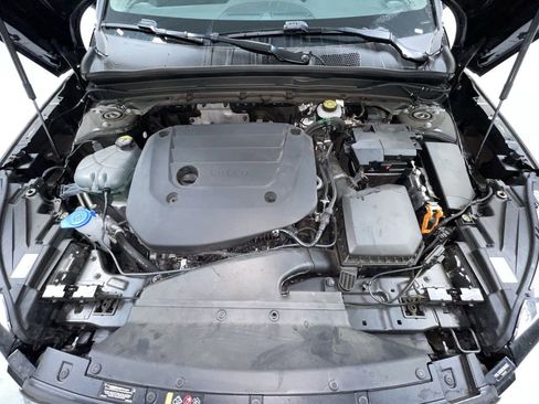 Used 2025 Volvo XC40 B5 Plus image 13