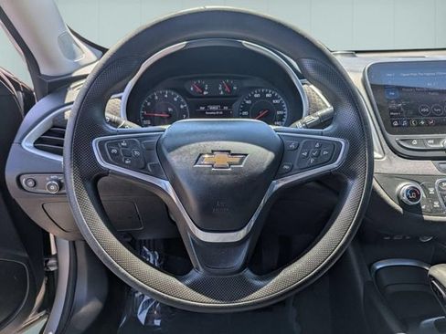 Used 2022 Chevrolet Malibu LT FWD image 17
