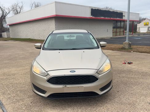Used 2017 Ford Focus SE image 2
