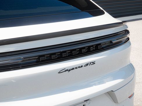 Certified 2025 Porsche Cayenne GTS AWD/4WD image 39
