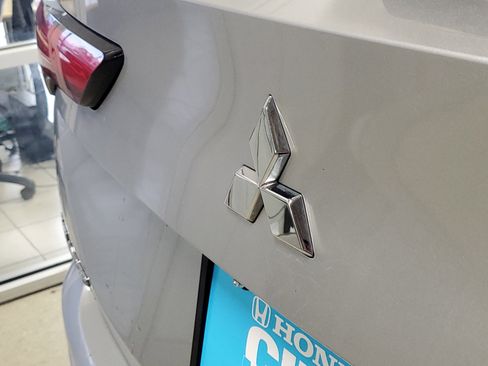 Used 2024 Mitsubishi Outlander SE AWD/4WD image 8