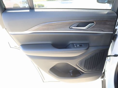 New 2025 Jeep Grand Cherokee Limited image 17