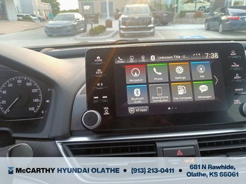 Used 2018 Honda Accord Touring image 6