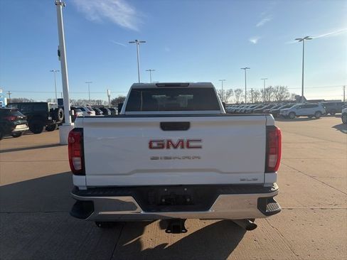 Used 2022 GMC Sierra 2500 SLE w/ SLE Value Package; image 4
