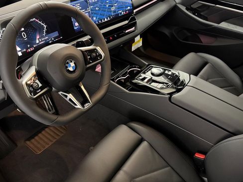 Used 2026 BMW 530i w/ M Sport Package RWD image 4