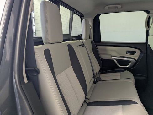 Used 2021 Nissan Titan SV w/ SV Convenience Package image 21