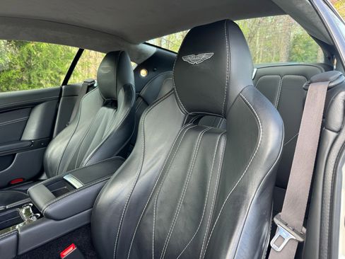 Used 2015 Aston Martin DB9 Coupe image 32