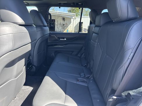 Used 2025 Lexus LX 600 4WD w/ Premium Package image 24