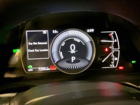 Used 2025 Lexus ES 300h w/ Luxury Package image 25