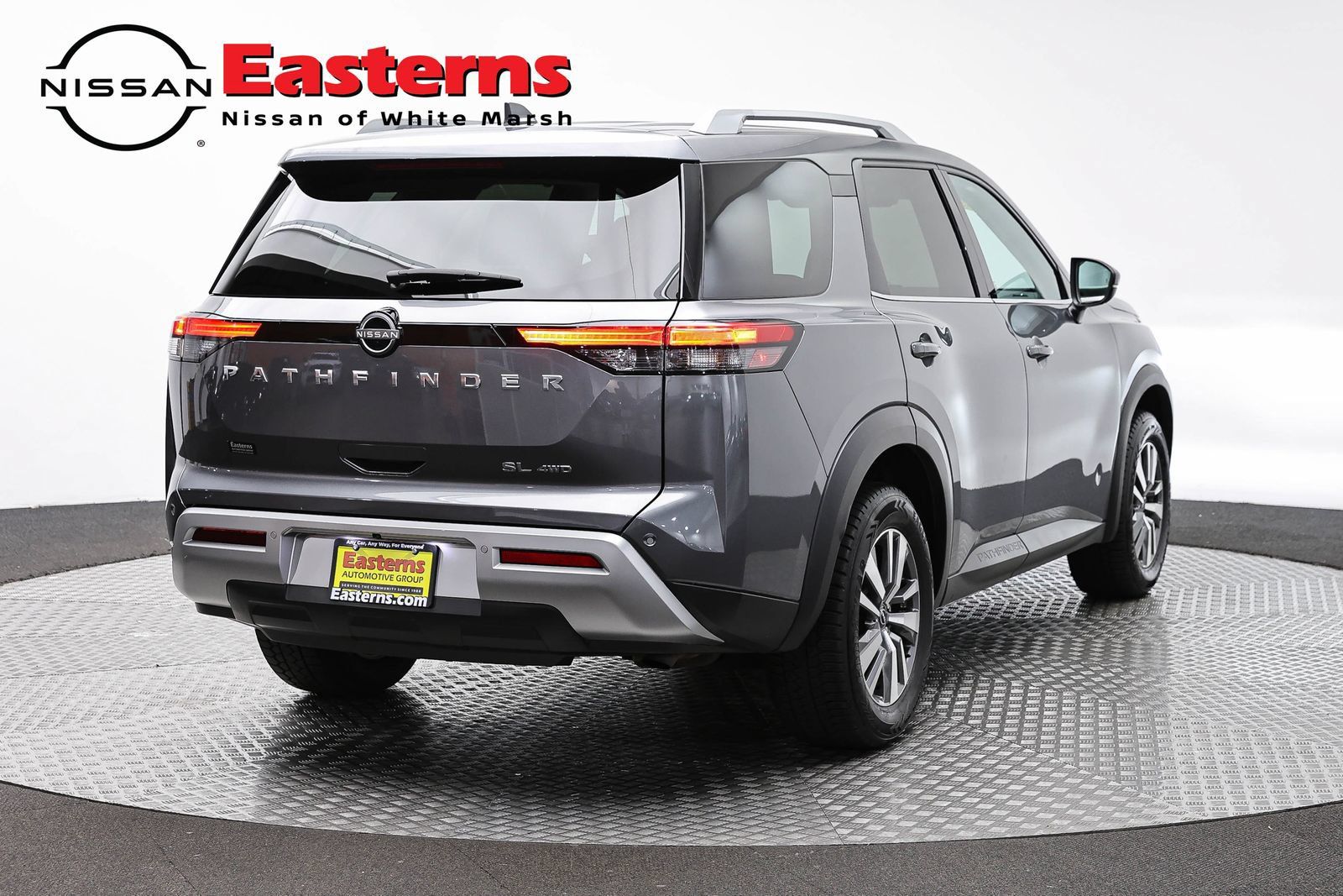 Used 2022 Nissan Pathfinder SL AWD/4WD image 5