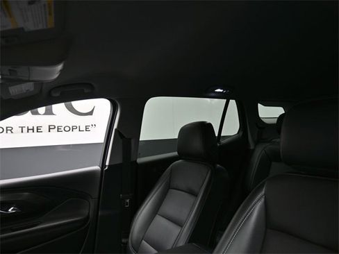 Used 2022 GMC Terrain SLT w/ Infotainment Package II image 17