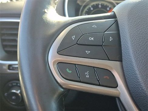 Used 2020 Jeep Cherokee Latitude Plus w/ Comfort/Convenience Group image 21