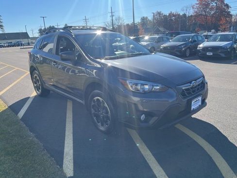 Used 2023 Subaru Crosstrek 2.0i Premium image 3