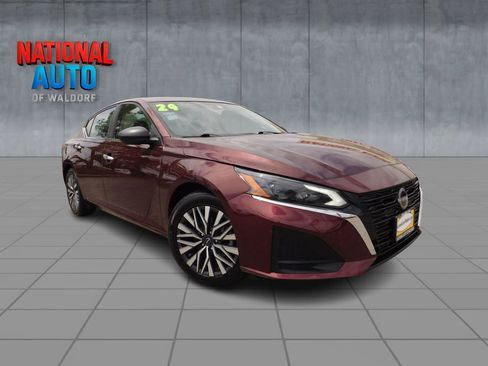 Used 2024 Nissan Altima 2.5 SV FWD image 1